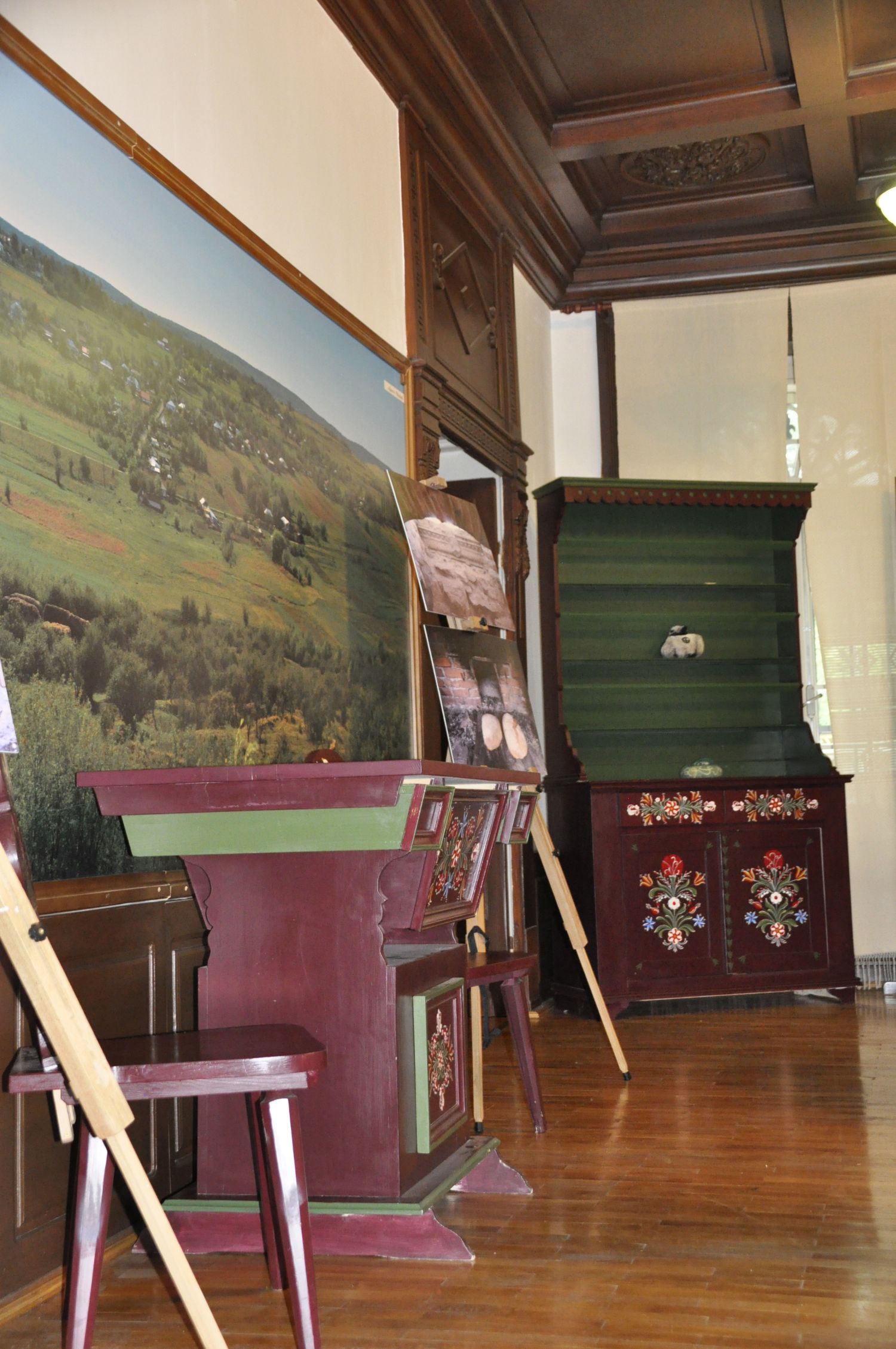 A centenárium évében bejárják az országot - Kovászna megyei festett bútorok vándorkiállítása